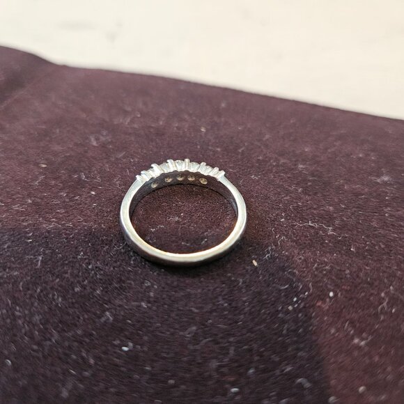 White Gold Diamond Ring - Picture 3 of 5